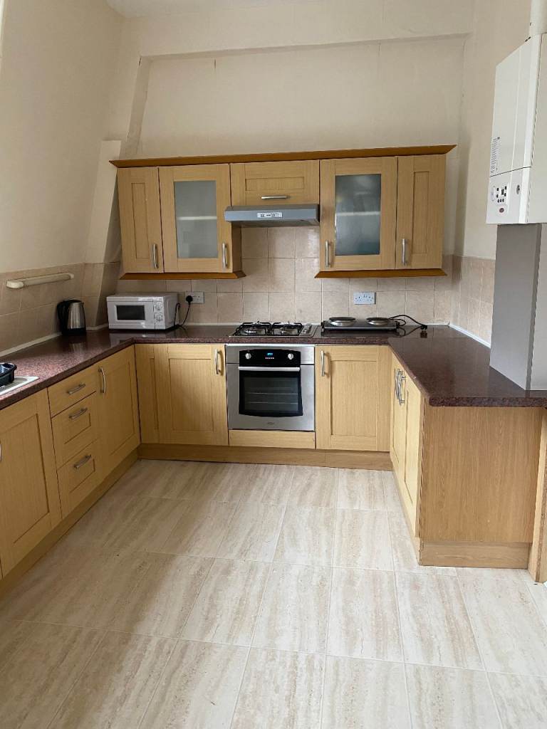 Very Large 2-bed apartment in prime city centre location