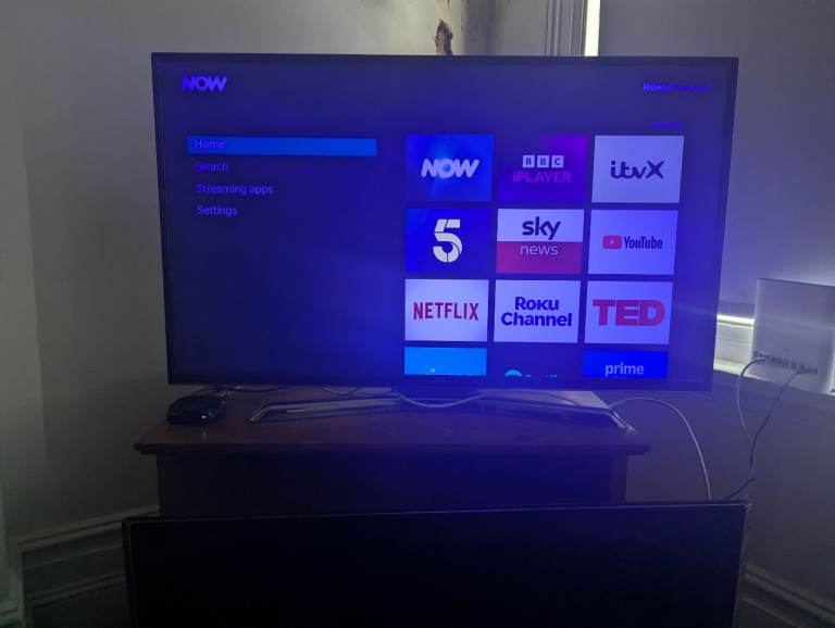 JVC LT-43C870 43" Smart 4K Ultra HD HDR LED TV with broken backlight 