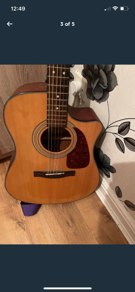 🎸 Fender Cutaway Acoustic Guitar + Case – Good Condition