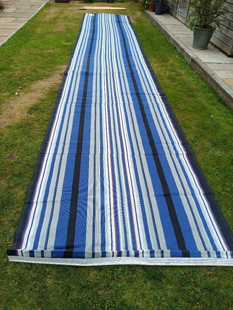 Caravan windbreak