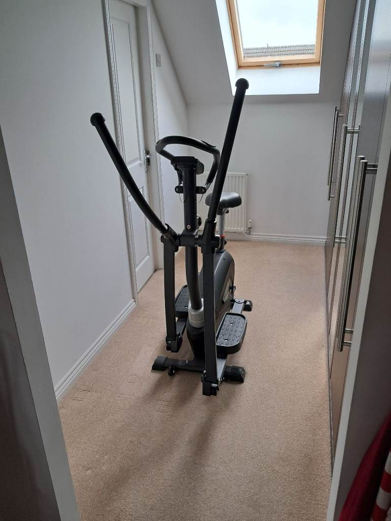Elliptical trainer.