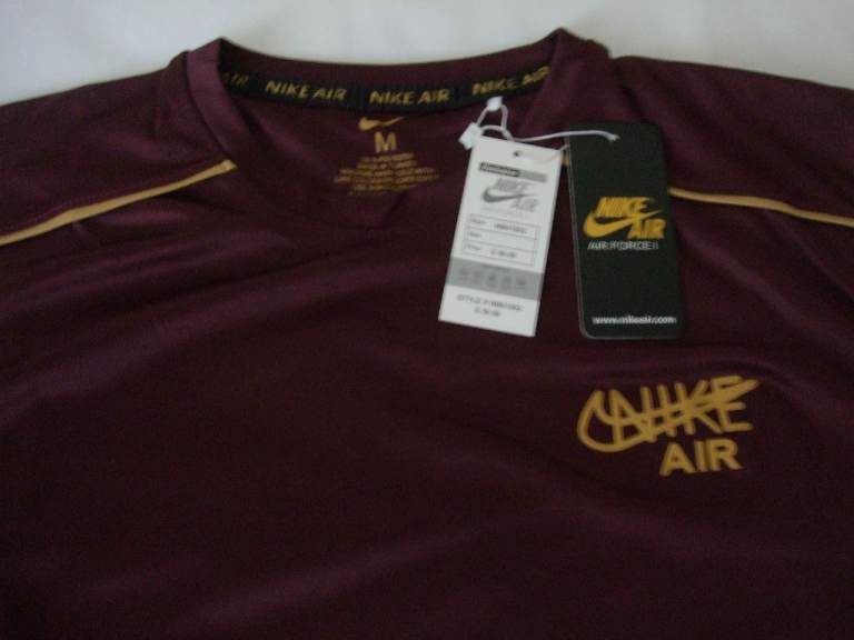 NIKE DRY FIT TEE SHIRT  NEW