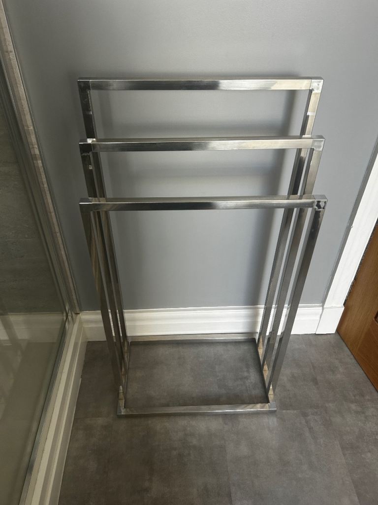 REDUCED - Chrome Towel Rail Stand – Good Condition