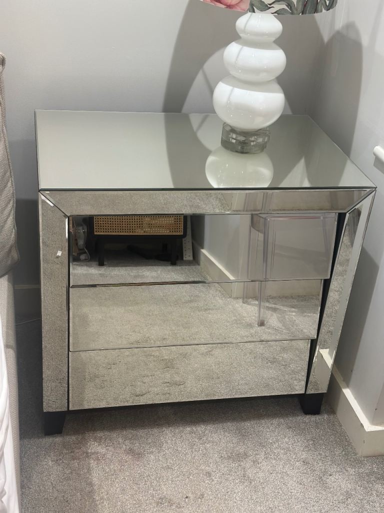 Mirrored Chest of Drawers/Bedside Tables