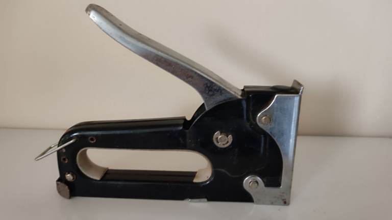 Staple gun 
