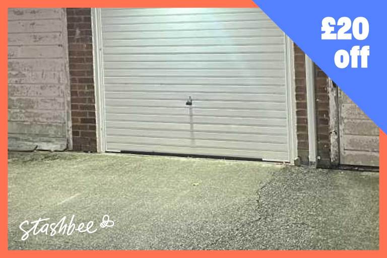 Garage to rent in Staines-upon-thames (TW18) | Stashbee