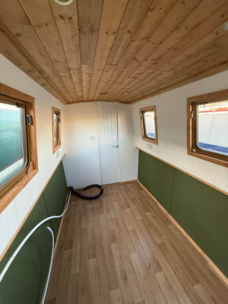 45ft Narrowboat – Fully Renovated – Modern Interior