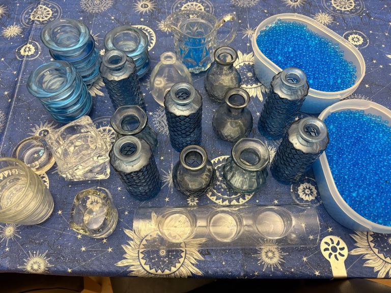 Pending pickup Party / wedding decorations bud vases, tea lights - free for pickup