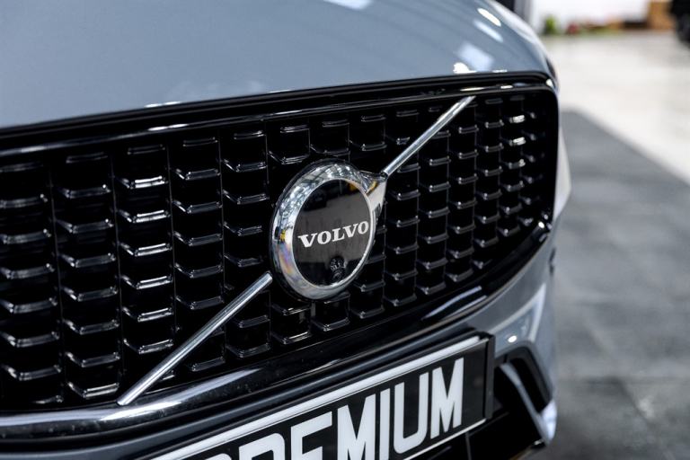 2022 Volvo XC60 2.0 B4D R DESIGN Pro 5dr AWD Geartronic ESTATE DIESEL Automatic