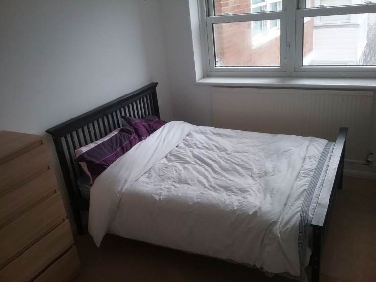 BRIGHTON CITY CENTRE - DOUBLE ROOM FOR SINGLE PERSON: In a lovely flat share