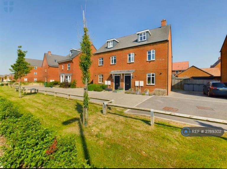 3 bedroom house in Emerald Way, Broughton, Aylesbury, HP22 (3 bed) (#2789302)