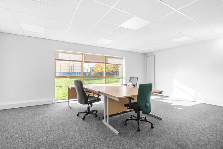 Gosport - PO13 0FQ \ Find Office Space with 5 Desks