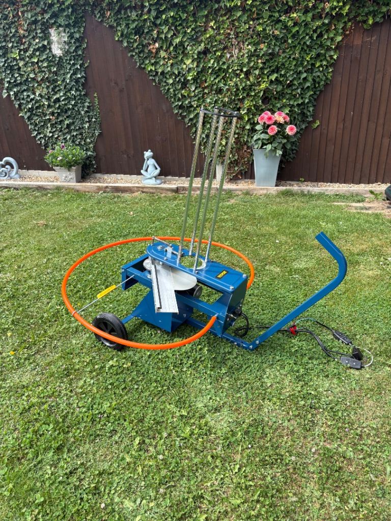 Vevor Automatic Clay Pigeon Trap Thrower – Good Condition