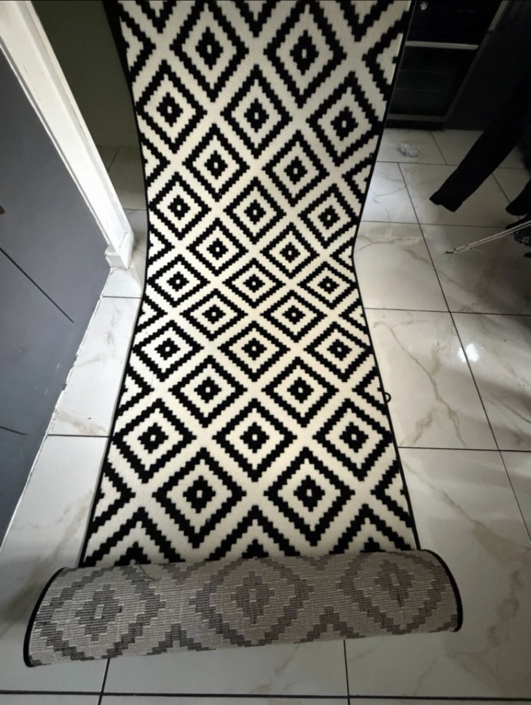 WELTOM Black and White Geometric Pattern Runner Rug – New