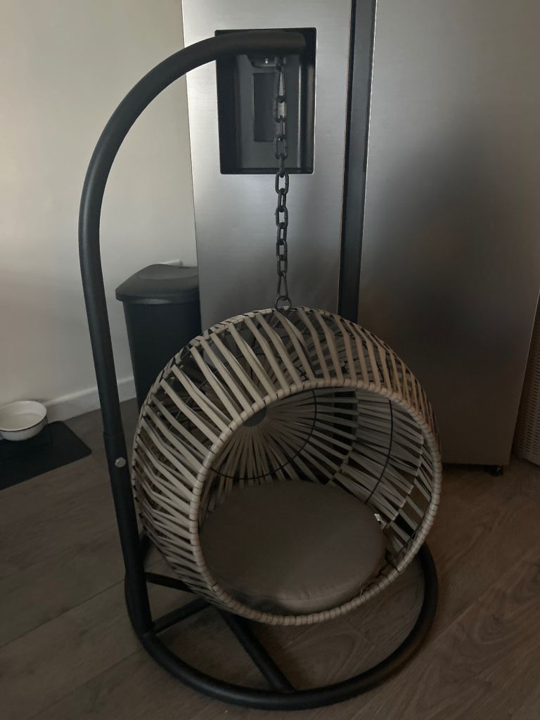 Cat swing