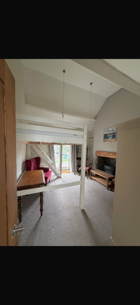 Massive rooms to rent with kitchenette