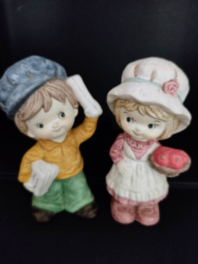 Two Pairs of Vintage 1975 Small Cute Ceramic Figurines all in mint condition. See photos/details!