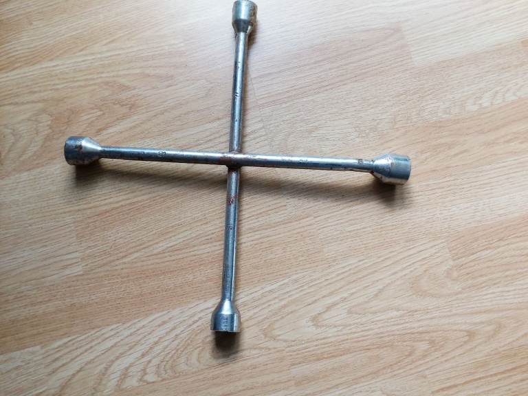 4 way wheel wrench