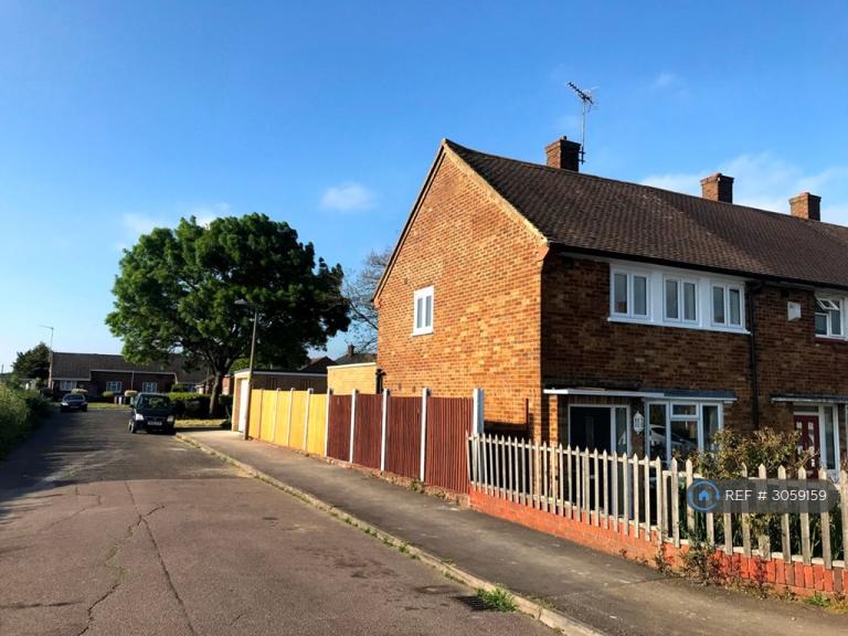 3 bedroom house in Daiglen Drive, South Ockendon, RM15 (3 bed) (#3059159)