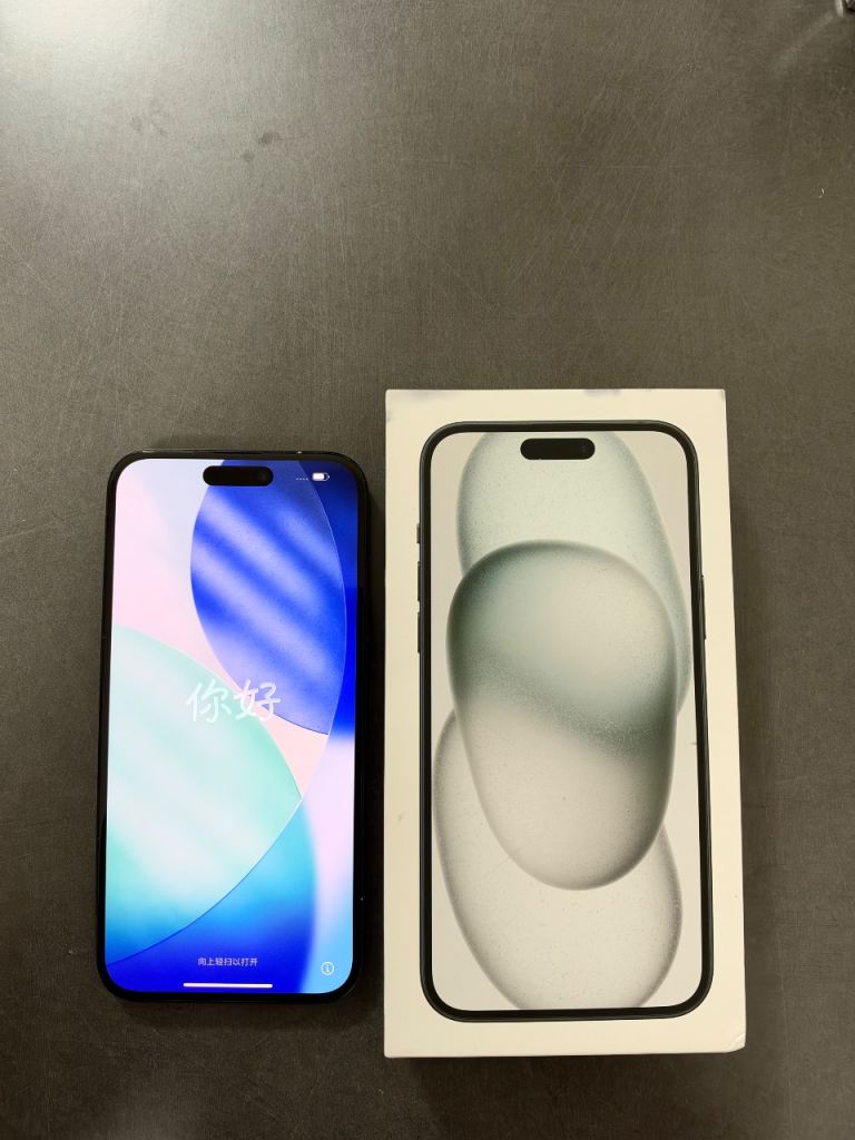 iPhone 15 Plus 128 GB Black Box And Phone