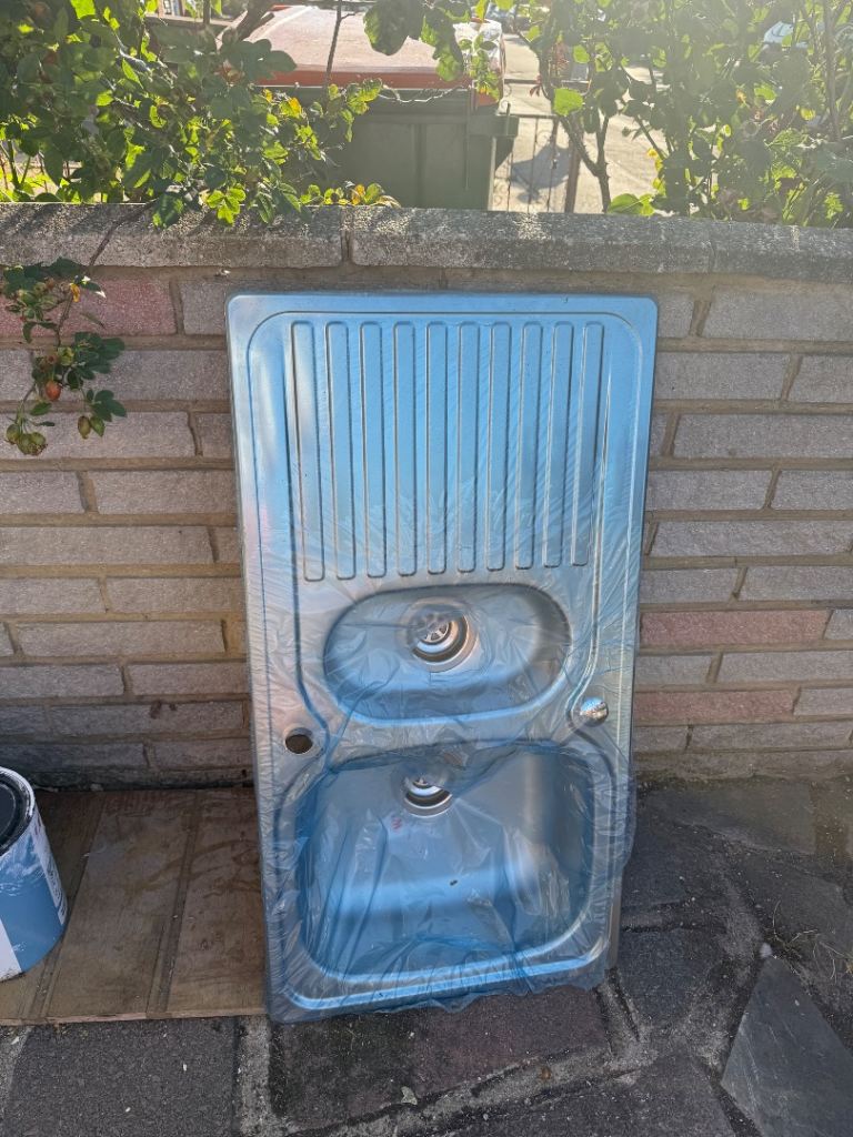 New Stainless Steel Kitchen Sink with Drainer