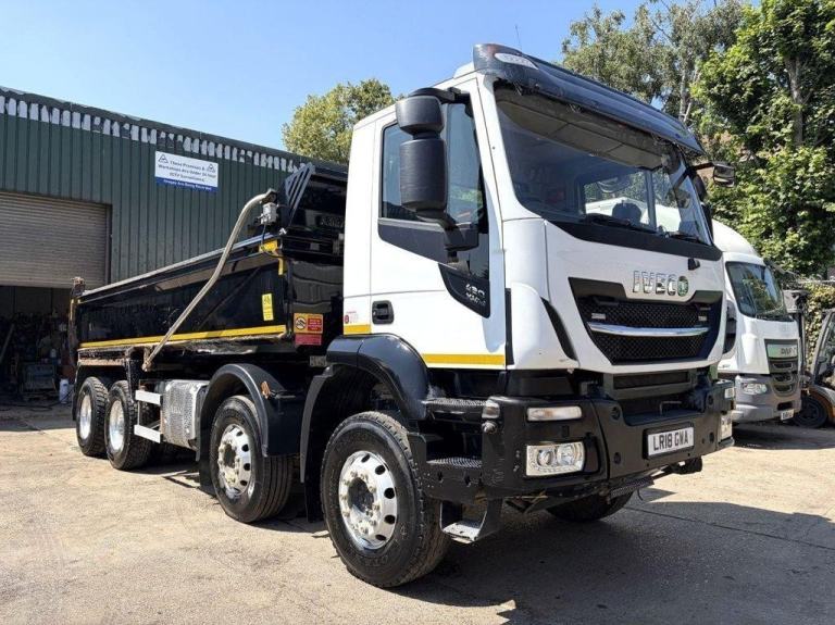 2018 IVECO 420 X-WAY 8X4 TIPPER