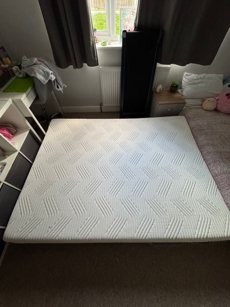 1 Year old king Size Tempur elite mattress hybrid 