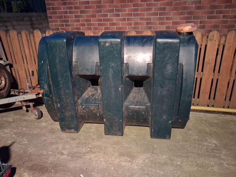 Slimline oil tank 1300 litre May deliver