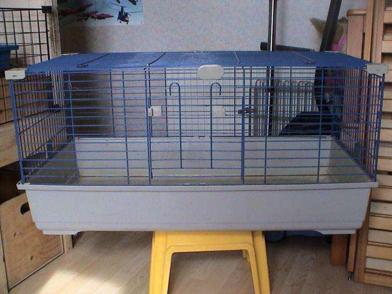 Medium Indoor Pet Cage - Ideal for Guinea Pig