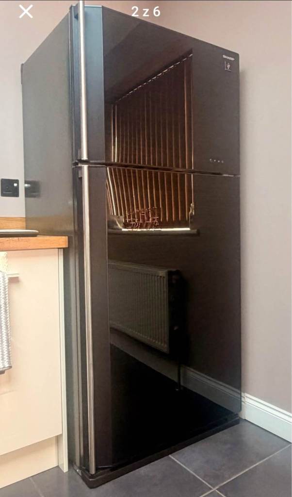 Fridge freezer SHARP frost free. Delivery 