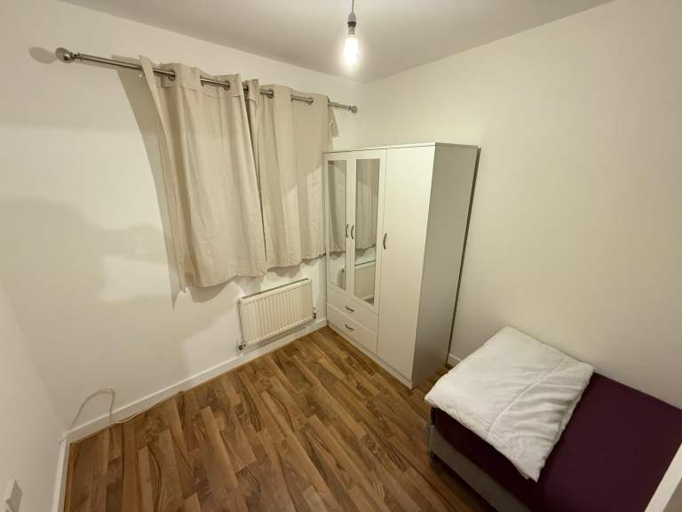 Spacious and Cosy Double Room for Rent in - UB5 6FQ