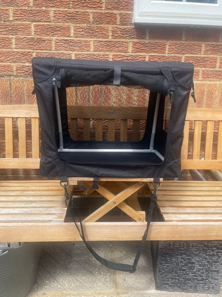 Soft sided dog crate/carrier