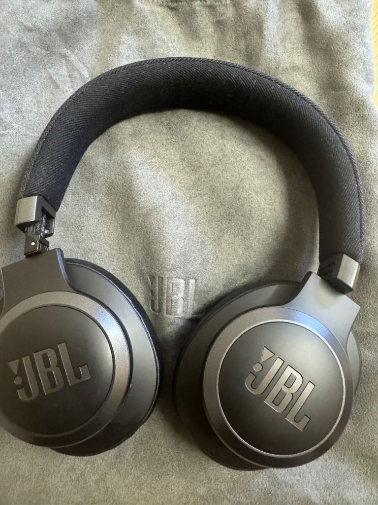 JBL Live 770 NC Over-Ear Headphones , Black Excellent Condition