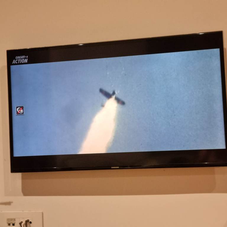 Samsung TV with skybox 46 inch 