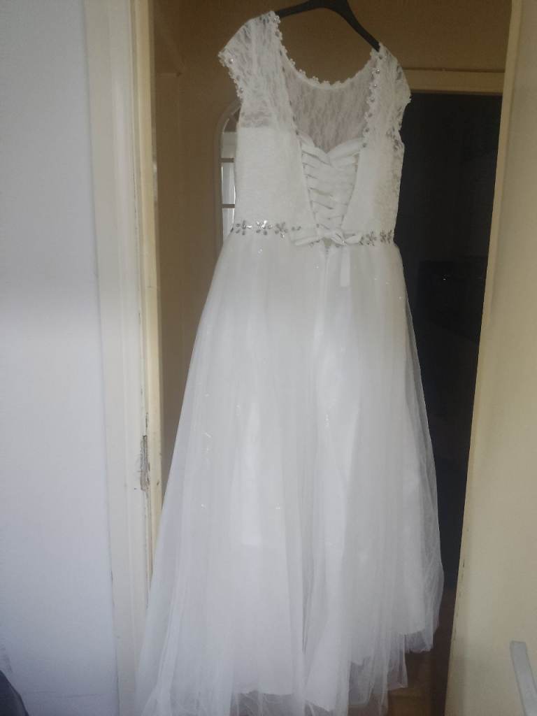 White Tulle and Lace Dress – Excellent Condition
