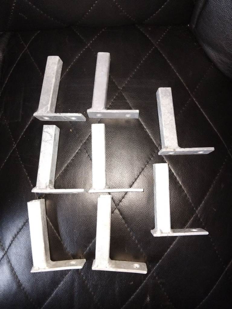 8 galvanised pen feet