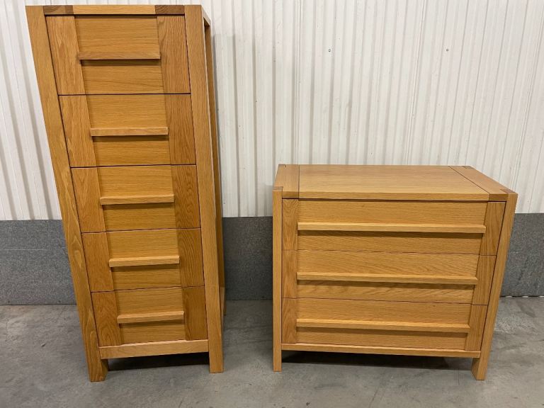 A lovely solid oak bedroom furniture, includes a chest of drawers and a matching tallboy from M&S