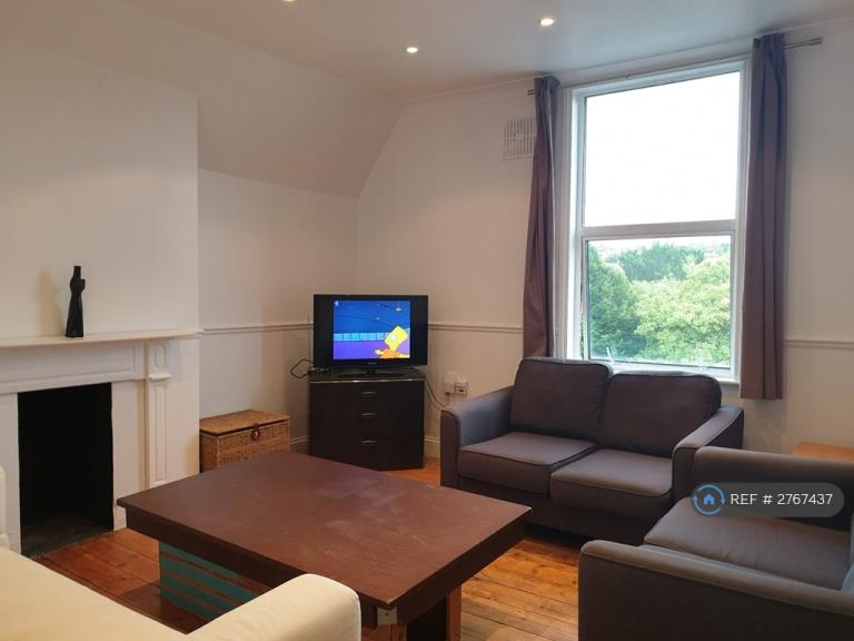 3 bedroom flat in Norwood Road, London, SE24 (3 bed) (#2767437)