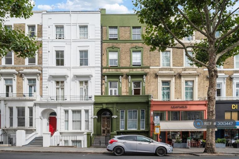 2 bedroom flat in Ladbroke Grove, London, W10 (2 bed) (#3013447)