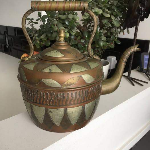 Large vintage Copper & Brass ornate Kettle Good condition