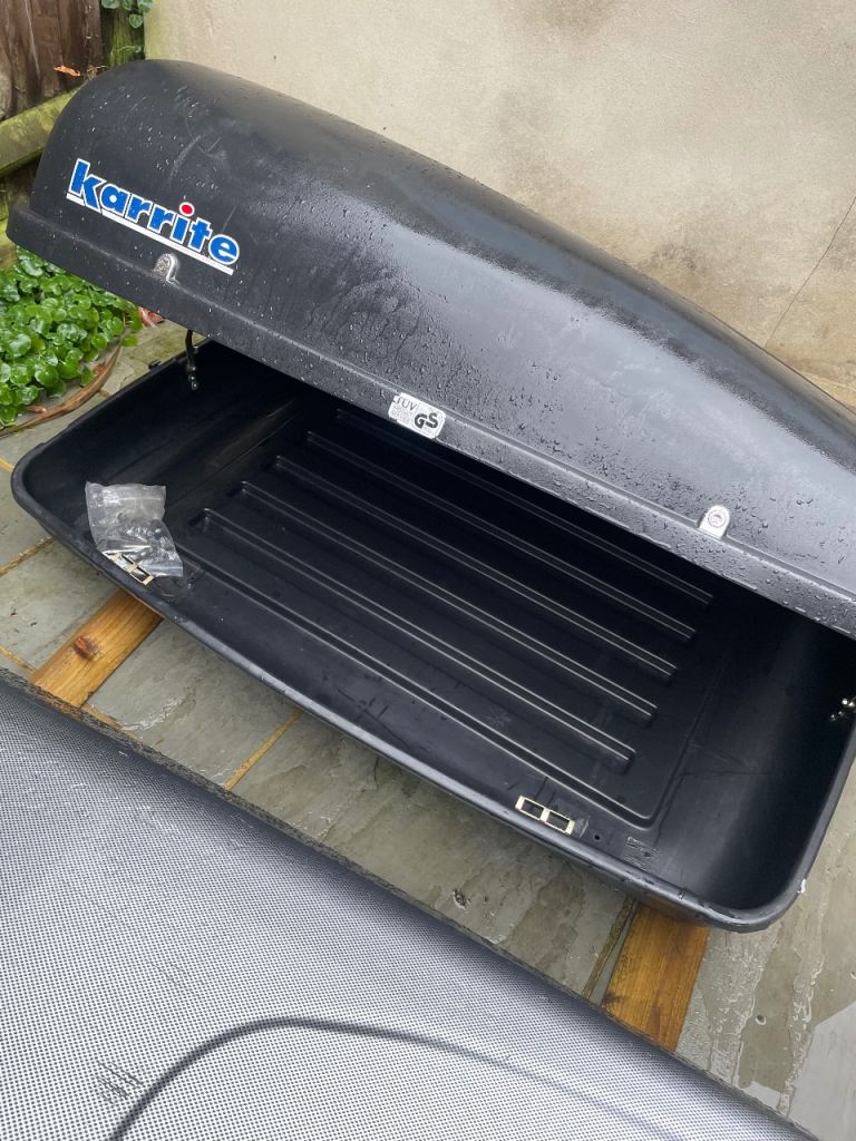 Thule karrite roof box with keys/brackets 130cm x 100cm