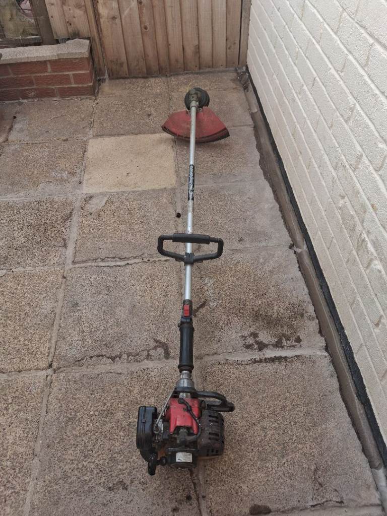Kawasaki TD24 Petrol Strimmer / Grass Trimmer - Red, Fair Condition