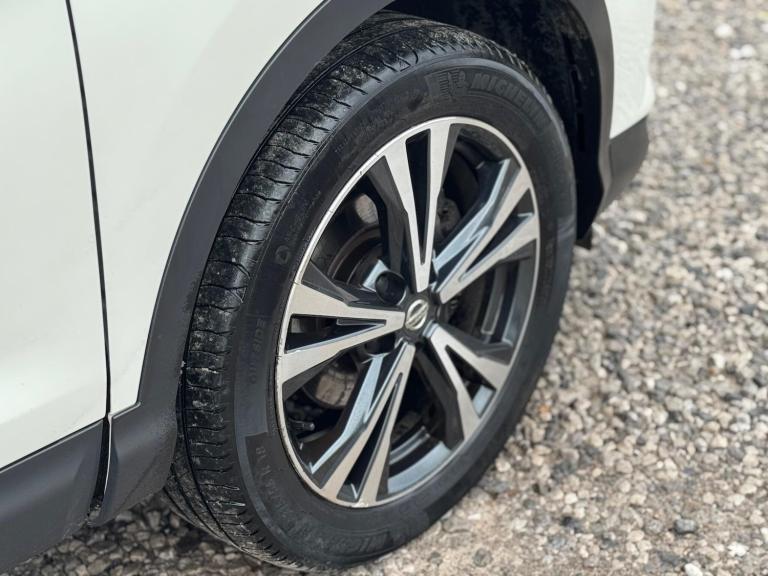 2017 Nissan Qashqai 1.2 DiG-T N-Connecta 5dr Xtronic HATCHBACK PETROL Automatic