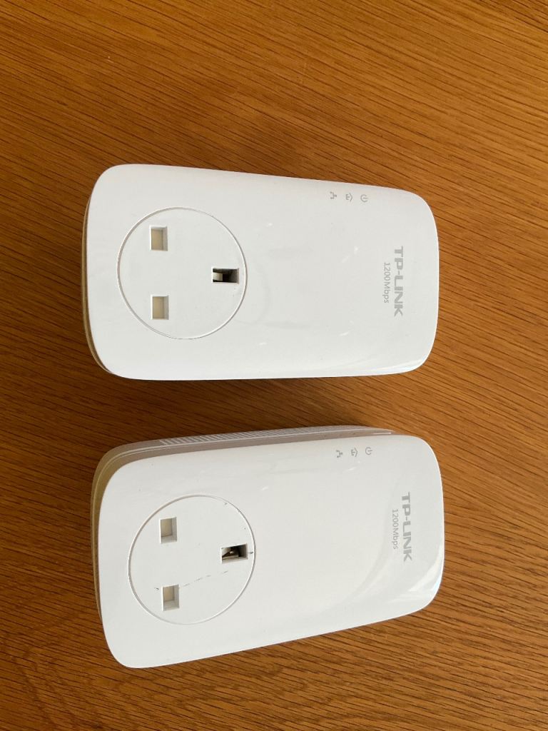 T-P Link AV1200 Gigabit Passthrough Powerline Starter Kit
