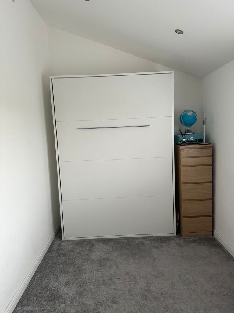 Murphy bed / pull down bed
