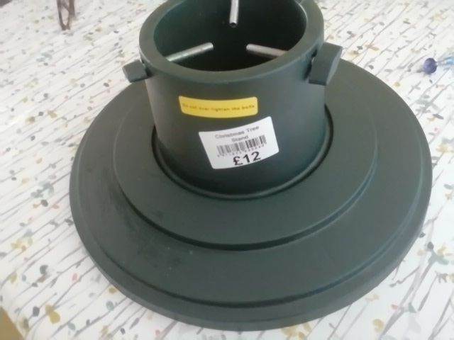 Christmas Tree Stand – Green, Good Condition