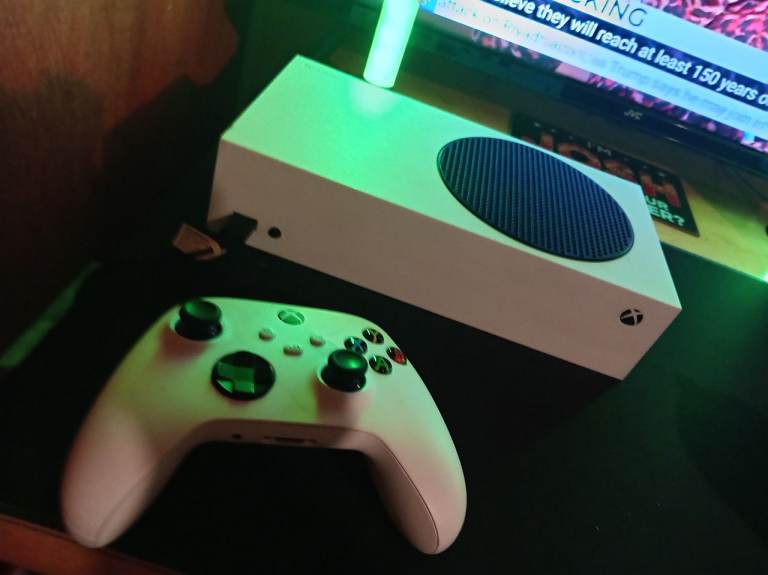 Xbox Series S Console with Controller – Good Condition