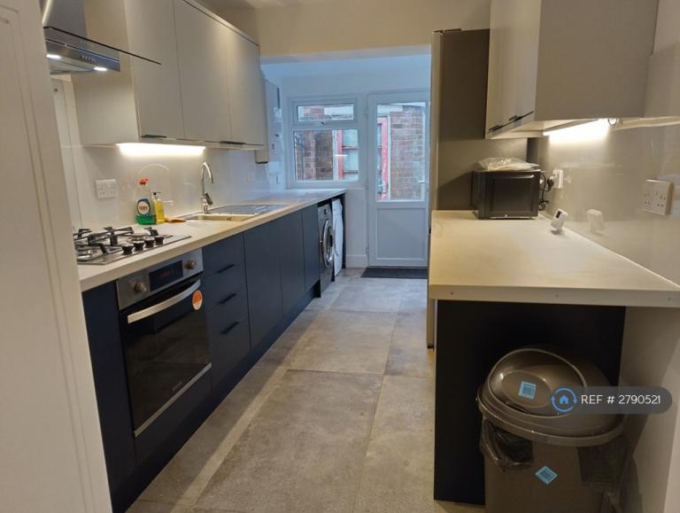 4 bedroom house in Cherrywood Avenue, Englefield Green, Egham, TW20 (4 bed) (#2790521)