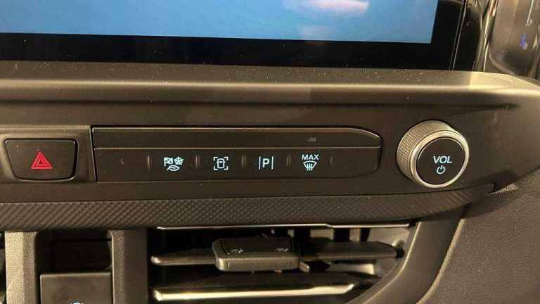  Ford Transit Custom 2.5 PHEV 232ps H1 Van Limited Auto Van Plug-In Hy Automatic