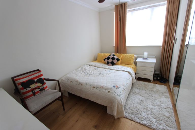 N14 N13 N11 EN4 available now. DOUBLE ROOM N14. Close to Tube, ASDA, SAINSBURYS, TESCO'S